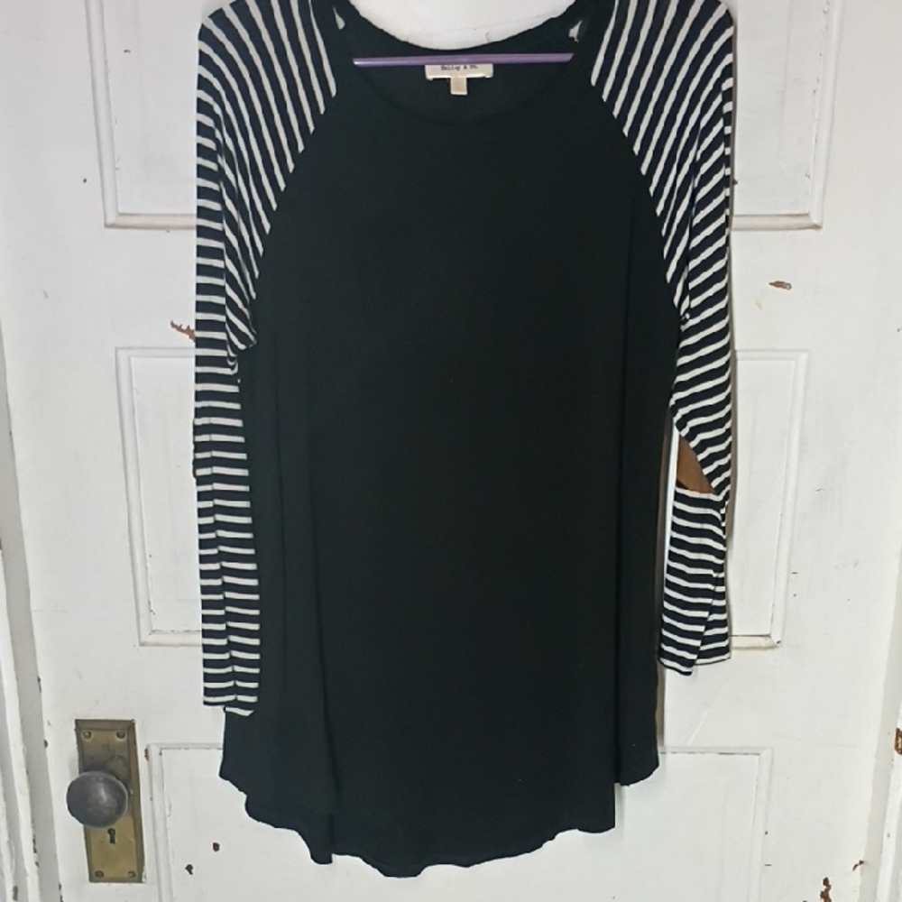 Chic Black and White Striped Long Sleeve Top